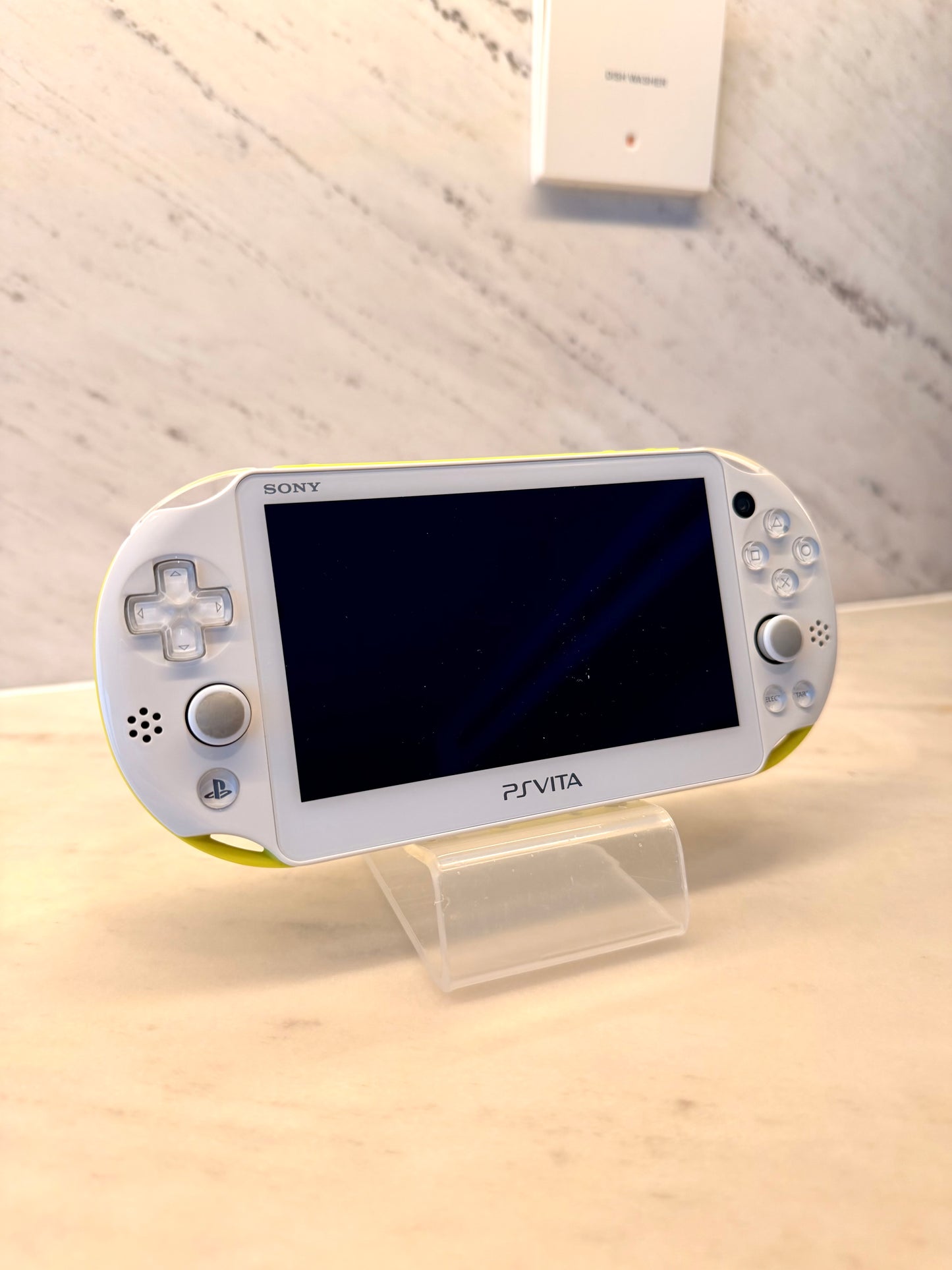 Ps Vita 2000 yellow