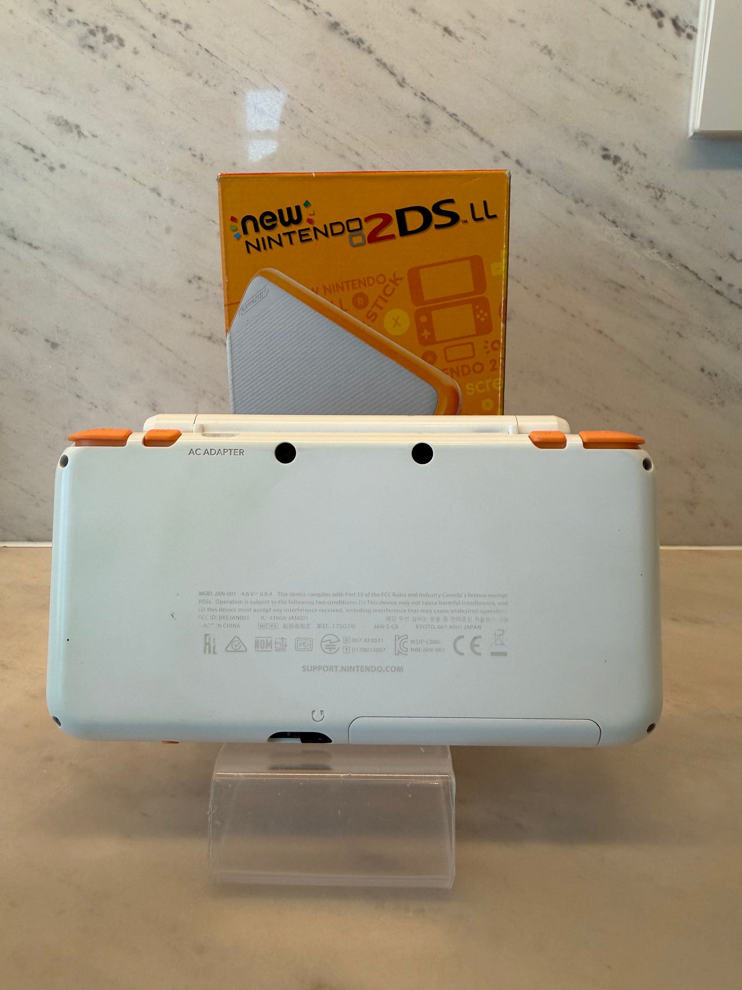 New Nintendo 2ds LL JP (FULLY IN ENGLISH) modded in box